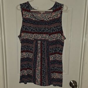 Chic Sleeveless Blouse with Red and Blue Patterns